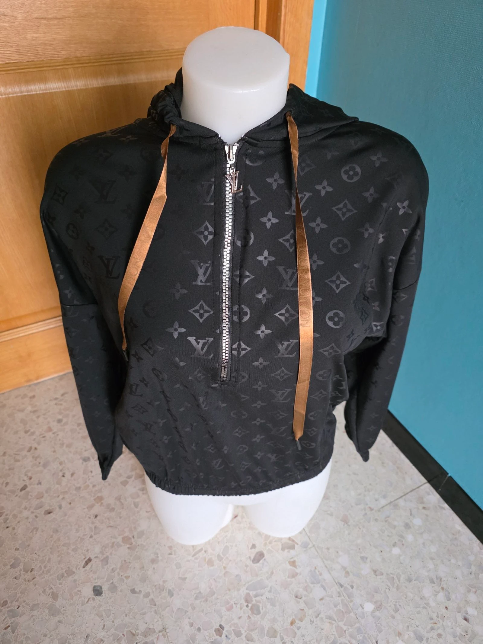 Sweat noir inspi LV